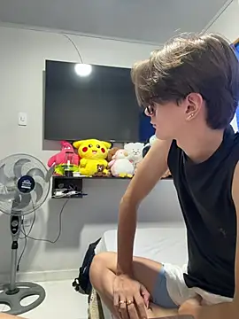 Snapshot of Alex_and_Fabian chatting on June 22, 9:56 pm Alex and Fabian online show from June 22, 9:56 pm