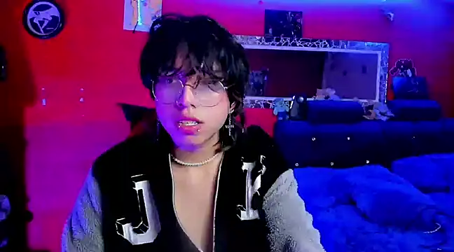 Snapshot of AnggelONfiree chatting on December 31, 7:10 am AnggelONfiree online show from December 31, 7:10 am