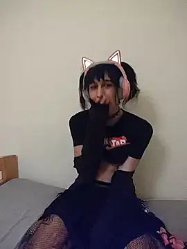 egirl711 online show from December 13, 8:58 pm