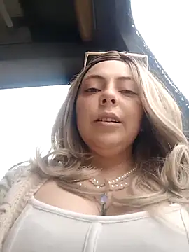 Snapshot of madelaine- chatting on November 24, 7:02 pm madelaine- online show from November 24, 7:02 pm