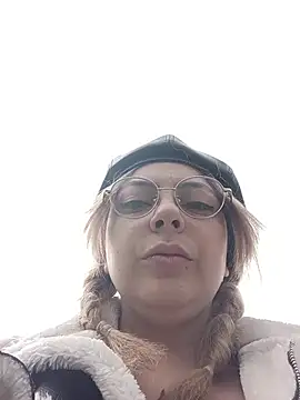 madelaine- online show from April 1, 8:17 pm