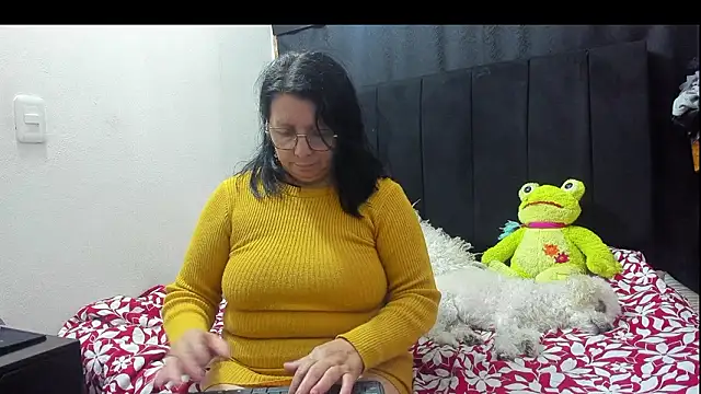 Evaaross 2345 online show from February 1, 2:43 am