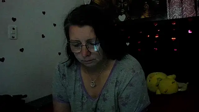 Snapshot of Evaaross_2345 chatting on June 26, 1:15 pm Evaaross 2345 online show from June 26, 1:15 pm