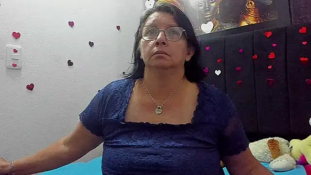 Snapshot of Evaaross_2345 chatting on July 7, 7:29 pm Evaaross 2345 online show from July 7, 7:29 pm