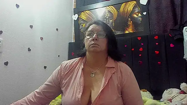 Snapshot of Evaaross_2345 chatting on July 10, 8:55 pm Evaaross 2345 online show from July 10, 8:55 pm