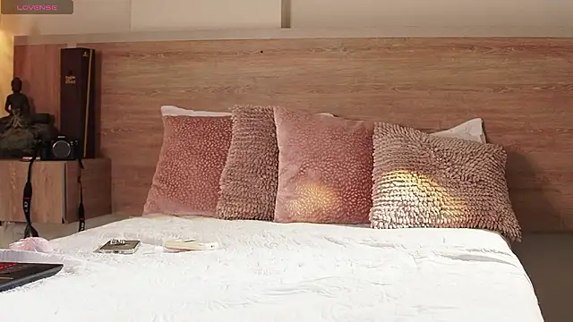 AliceShazaham  online show from March 4, 3:51 pm