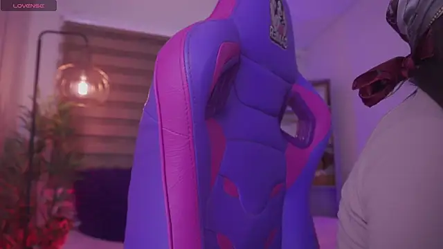 Snapshot of milly_kenner chatting on November 21, 5:11 pm milly kenner online show from November 21, 5:11 pm