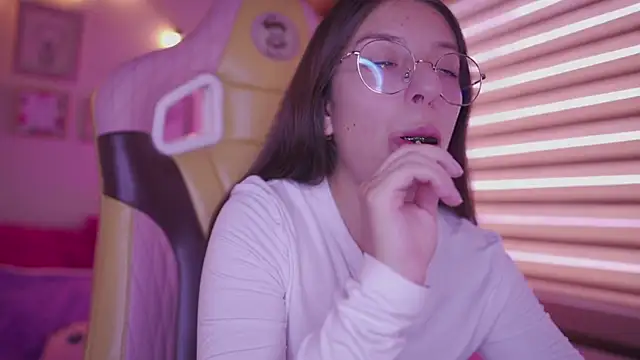 milly kenner online show from April 15, 7:21 pm