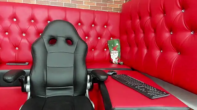 Snapshot of Annyeli chatting on December 29, 8:33 am Annyeli online show from December 29, 8:33 am