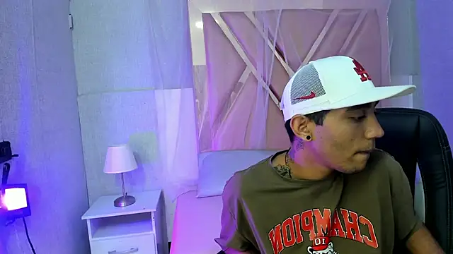 Snapshot of Annyeli chatting on January 22, 11:43 pm Annyeli online show from January 22, 11:43 pm