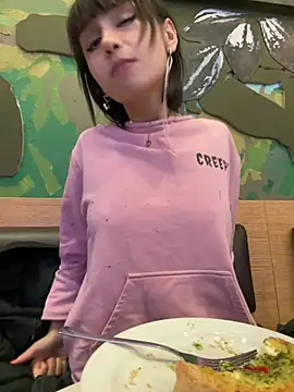 bigbabykiki online show from February 3, 6:45 am