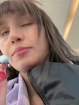 bigbabykiki online show from February 12, 6:29 am