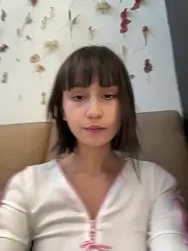 bigbabykiki online show from February 19, 6:44 am