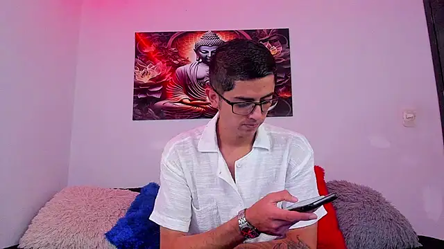 Ethan Sai    online show from October 28, 9:17 pm