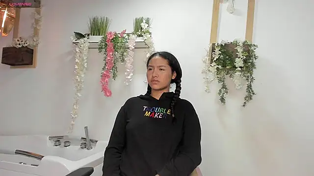 cute mia23 online show from January 6, 1:08 pm