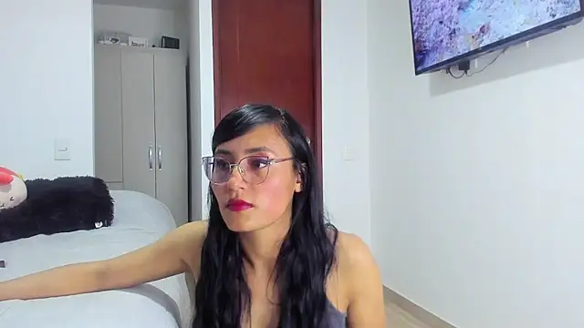 SophieBaker   online show from March 4, 1:23 am