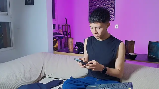 Snapshot of Justyn_Ross chatting on September 11, 12:44 am Justyn Ross online show from September 11, 12:44 am