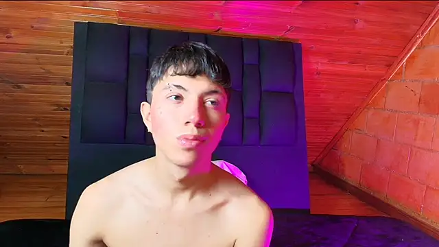 Snapshot of Justyn_Ross chatting on October 13, 4:29 pm Justyn Ross online show from October 13, 4:29 pm