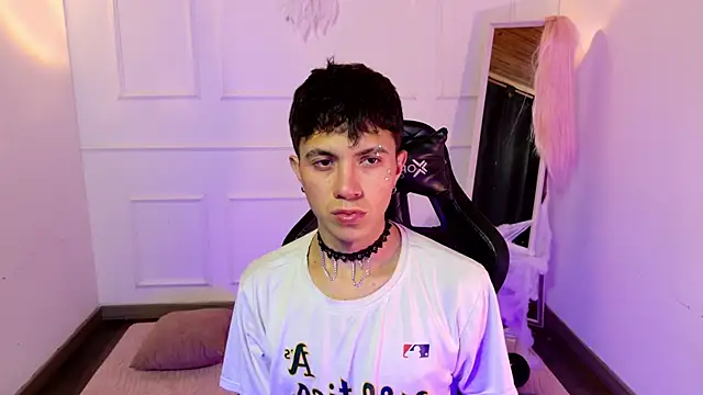 Snapshot of Justyn_Ross chatting on October 19, 2:45 am Justyn Ross online show from October 19, 2:45 am