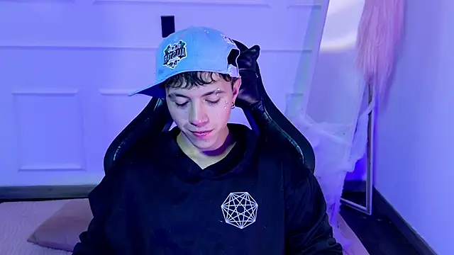 Snapshot of Justyn_Ross chatting on October 19, 11:05 pm Justyn Ross online show from October 19, 11:05 pm