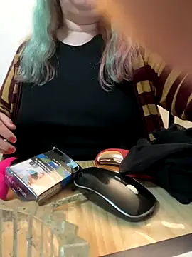 Snapshot of Popinasq chatting on September 19, 6:19 pm Popinasq online show from September 19, 6:19 pm