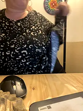 Snapshot of Popinasq chatting on October 12, 6:34 am Popinasq online show from October 12, 6:34 am