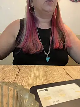 Snapshot of Popinasq chatting on October 25, 7:05 am Popinasq online show from October 25, 7:05 am