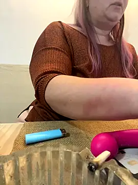 Snapshot of Popinasq chatting on November 22, 6:01 am Popinasq online show from November 22, 6:01 am