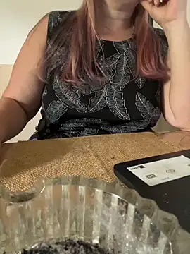 Snapshot of Popinasq chatting on November 28, 6:43 pm Popinasq online show from November 28, 6:43 pm