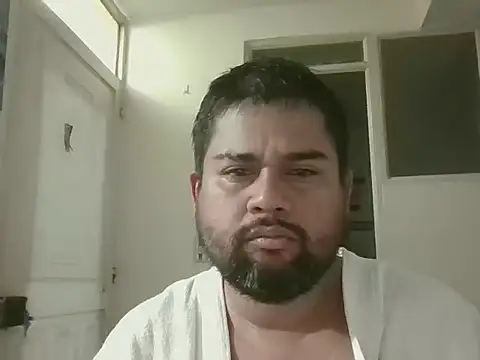 Snapshot of GABRIELGARCIA1313 chatting on June 10, 1:28 am GABRIELGARCIA1313 online show from June 10, 1:28 am