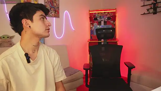 tommy and sophie online show from April 10, 6:23 pm