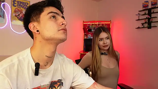 Snapshot of tommy_and_sophie chatting on April 27, 6:06 pm tommy and sophie online show from April 27, 6:06 pm