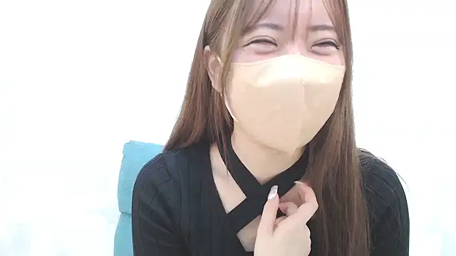 LOVE MOMO LOVE online show from December 14, 11:50 am