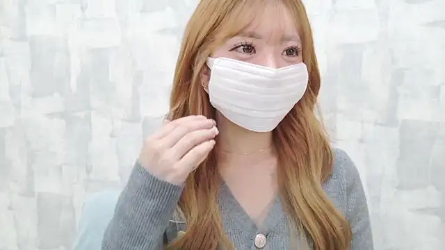 LOVE MOMO LOVE online show from March 25, 11:49 am