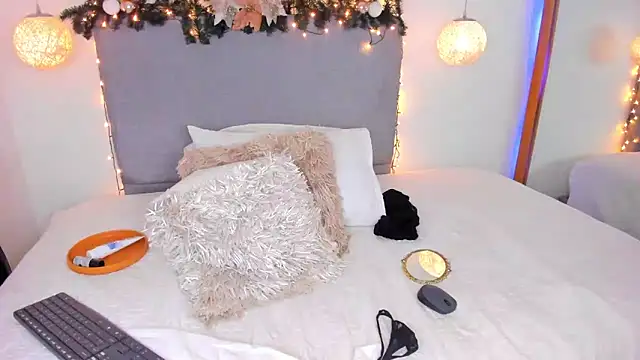MeganCherryy online show from December 18, 1:15 am
