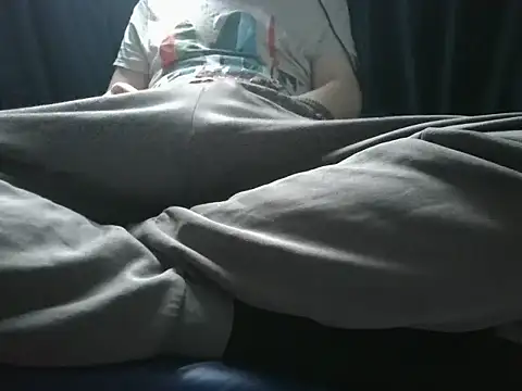 Snapshot of krissraw chatting on October 4, 7:28 am krissraw online show from October 4, 7:28 am