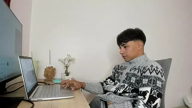 jonmaykolrose online show from October 21, 7:25 pm