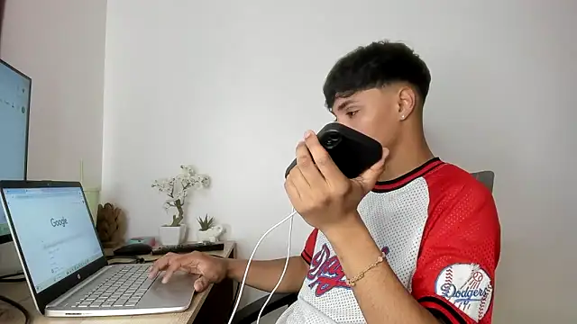 jonmaykolrose online show from October 22, 6:07 pm