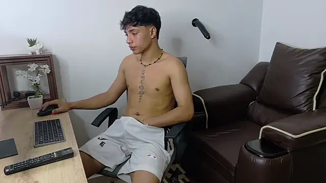 jonmaykolrose online show from November 29, 6:11 pm