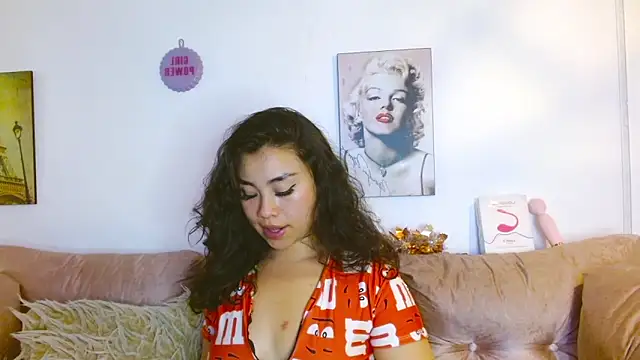 hinataleecs online show from January 5, 10:32 am