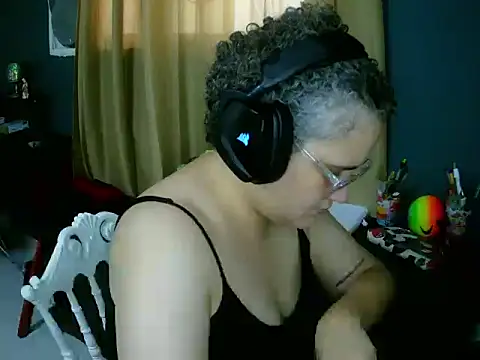 Snapshot of lolalicious_7583 chatting on February 5, 2:43 pm lolalicious 7583 online show from February 5, 2:43 pm