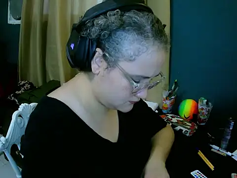 Snapshot of lolalicious_7583 chatting on February 10, 3:49 pm lolalicious 7583 online show from February 10, 3:49 pm