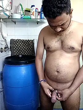 Snapshot of Mmm992170 chatting on November 6, 5:08 am Mmm992170 online show from November 6, 5:08 am