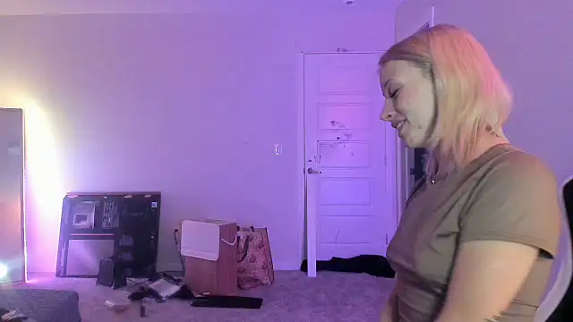 Snapshot of mollygordan chatting on October 2, 11:50 am mollygordan online show from October 2, 11:50 am