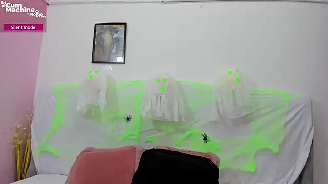 Snapshot of Valesskahall chatting on October 31, 1:01 pm Valesskahall online show from October 31, 1:01 pm