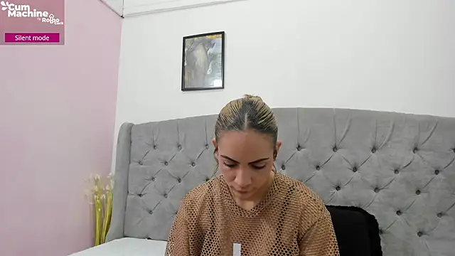 Snapshot of Valesskahall chatting on November 4, 12:15 pm Valesskahall online show from November 4, 12:15 pm