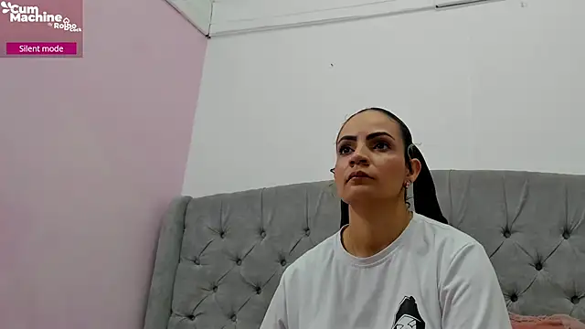 Snapshot of Valesskahall chatting on December 5, 12:14 pm Valesskahall online show from December 5, 12:14 pm