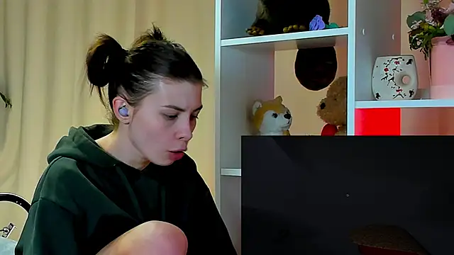 Snapshot of callmetori chatting on December 17, 11:06 am callmetori online show from December 17, 11:06 am