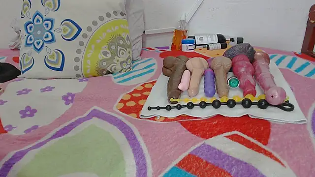 Snapshot of gina_lis chatting on December 16, 2:27 pm gina lis online show from December 16, 2:27 pm