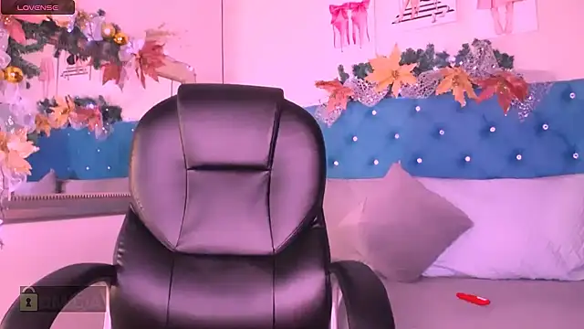 Snapshot of ASHLIE_DIXON1 chatting on December 7, 2:57 pm ASHLIE DIXON1 online show from December 7, 2:57 pm